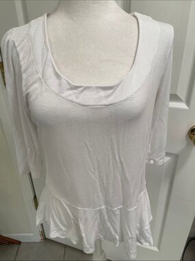 Women’s Scoop Neck Ruffle Hem Top - White